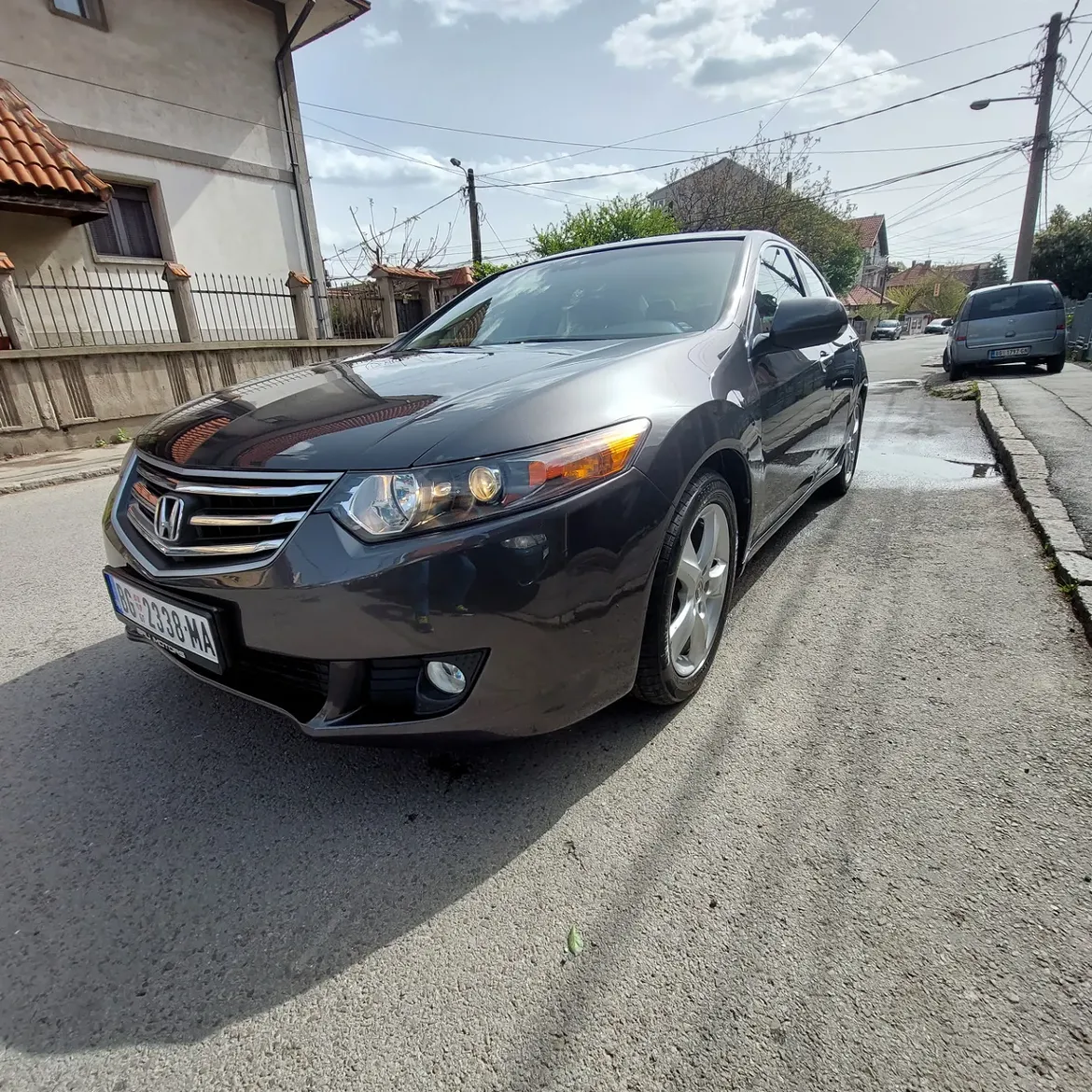 Honda Accord — foto 1